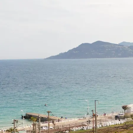 Apartman Charming Air-conditioned Studio 'cannes Beach' With Sea View And Pool